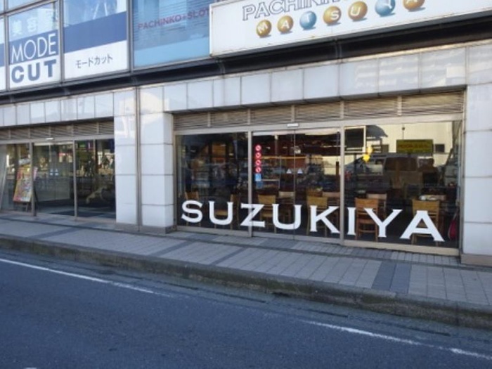 スーパー　SUZUKIYA逗子駅前店（スーパー）まで595m