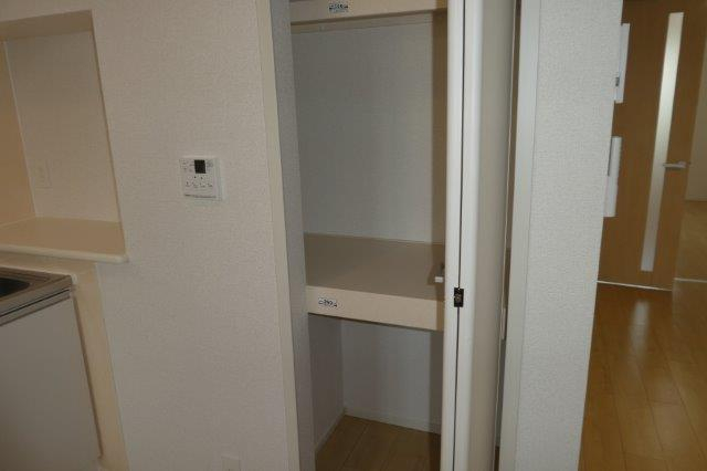 収納　パントリー