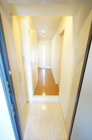 玄関　※同物件・同タイプの写真です。