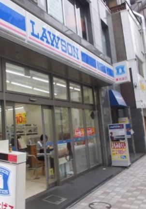 コンビニ　ローソン人形町駅前店（コンビニ）まで89m