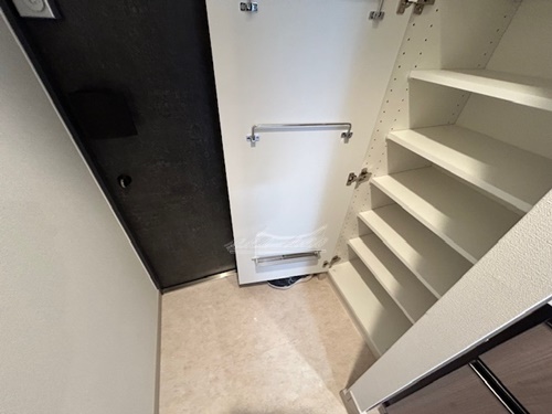 玄関　リブマックス仕様の家具家電付き