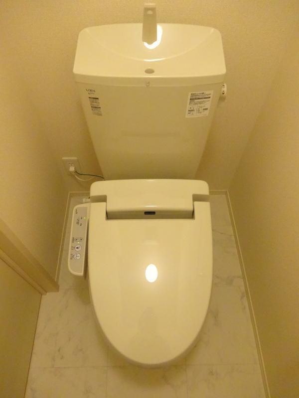トイレ　温水洗浄暖房便座付トイレ