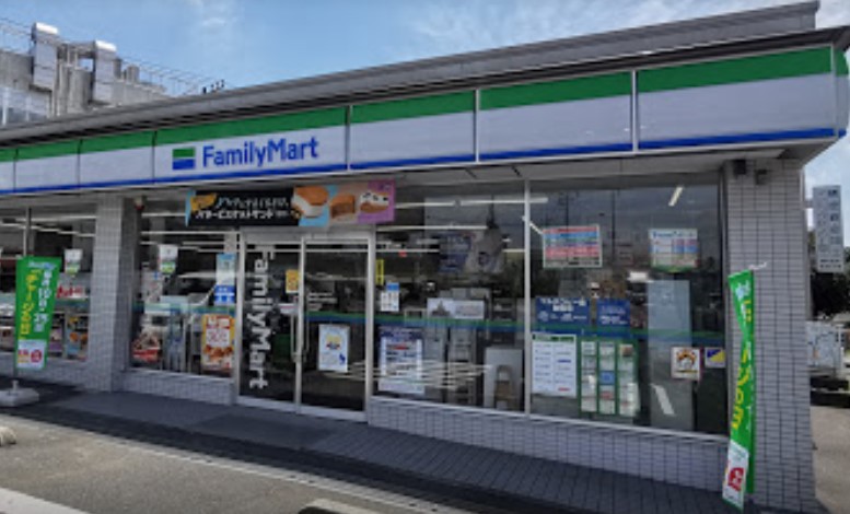 コンビニ　ファミリーマート 作の口小学校前店（コンビニ）まで143m