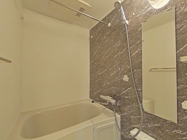 バス・シャワールーム　※同じタイプの別部屋※