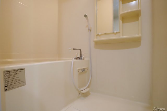 バス・シャワールーム　落ち着いた空間のお風呂です