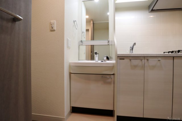 洗面設備　使いやすい独立洗面台です