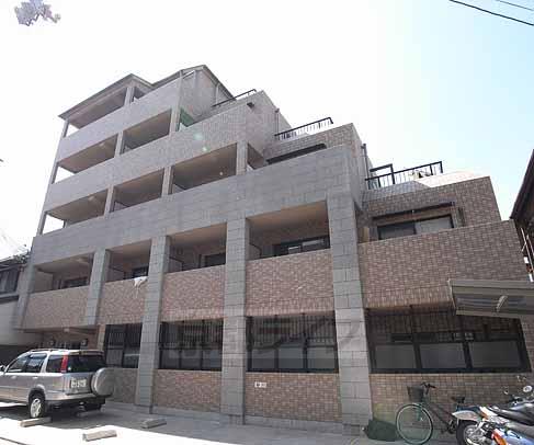 建物外観　かわった外観が特徴です。