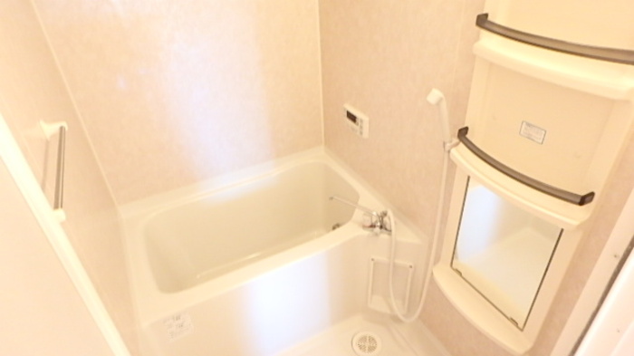 バス・シャワールーム　追い焚き付き浴室