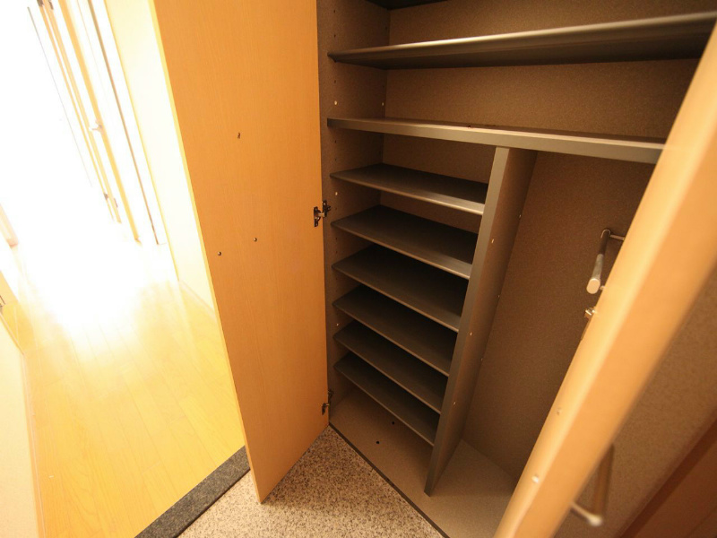 玄関　玄関　シューズボックス・玄関収納付（収納充実してます）