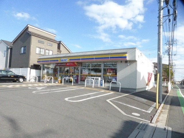 コンビニ　ミニストップ 吉川中曽根店（コンビニ）まで647m