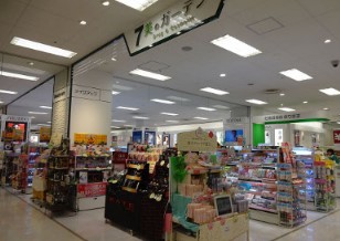 ドラックストア　セブン美のガーデン木場店（ドラッグストア）まで657m