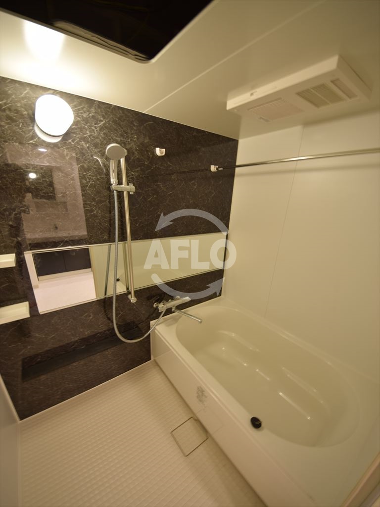 バス・シャワールーム　クリスタルグランツ難波II　浴室※階層により壁の色違う場合あり