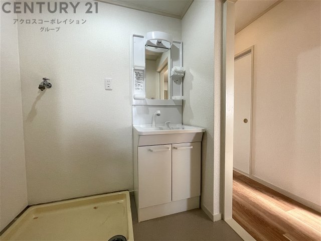 洗面設備　洗面所内に洗濯機置き場あり！