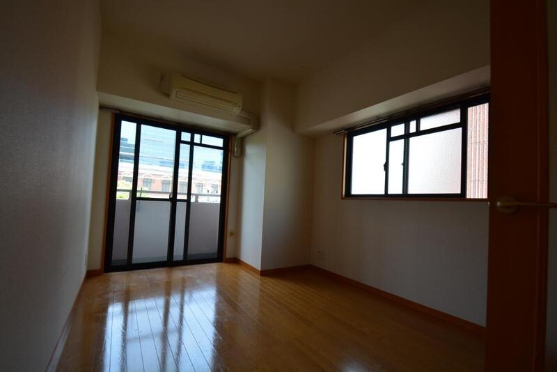 居室・リビング　フローリングの色がいいでしょ。