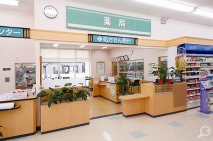 ドラックストア　サン調剤薬局（ドラッグストア）まで298m