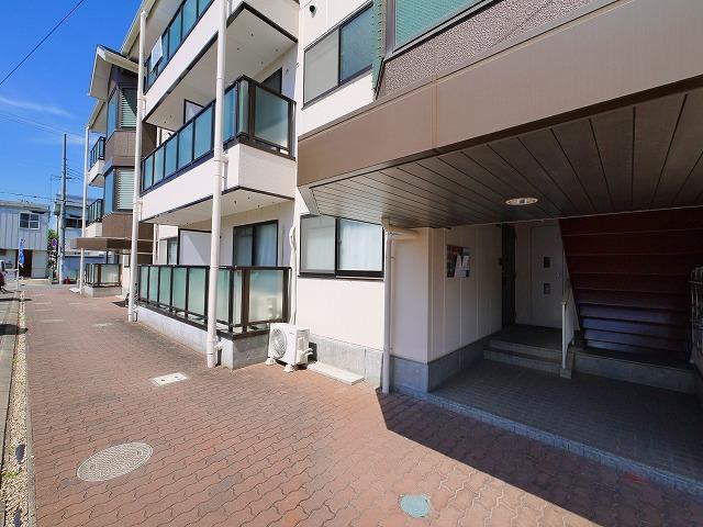 その他共有部分　落ち着いたエントランスです