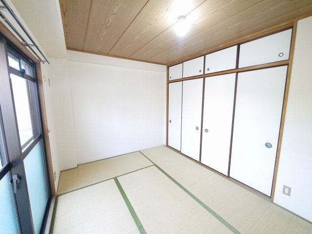 その他部屋・スペース　落ち着いた色調の寝室です