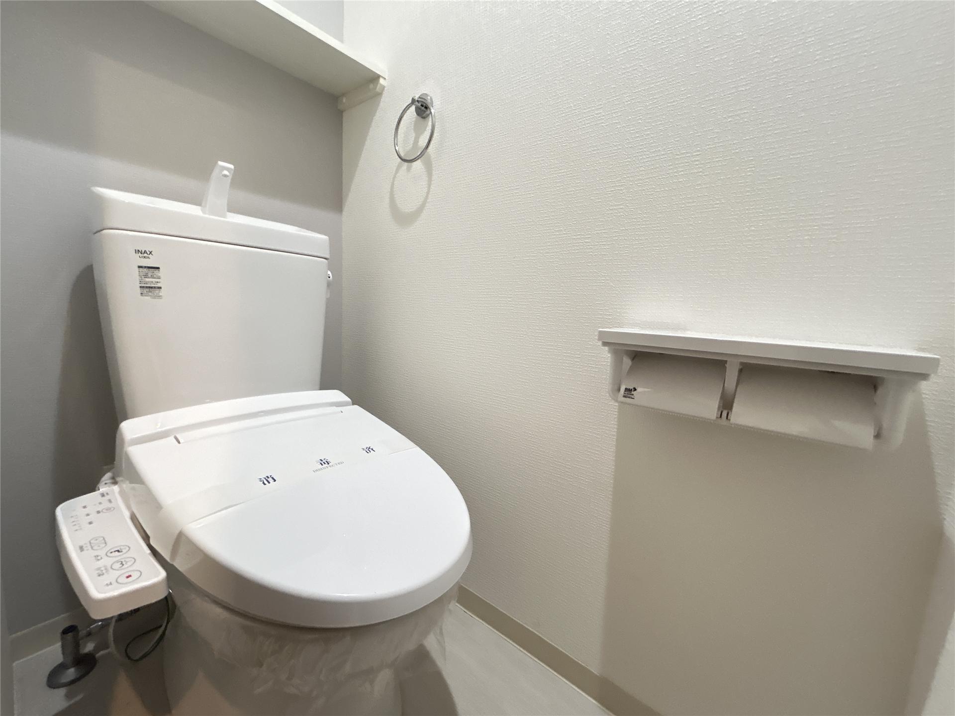 トイレ　温水洗浄便座付きのトイレです