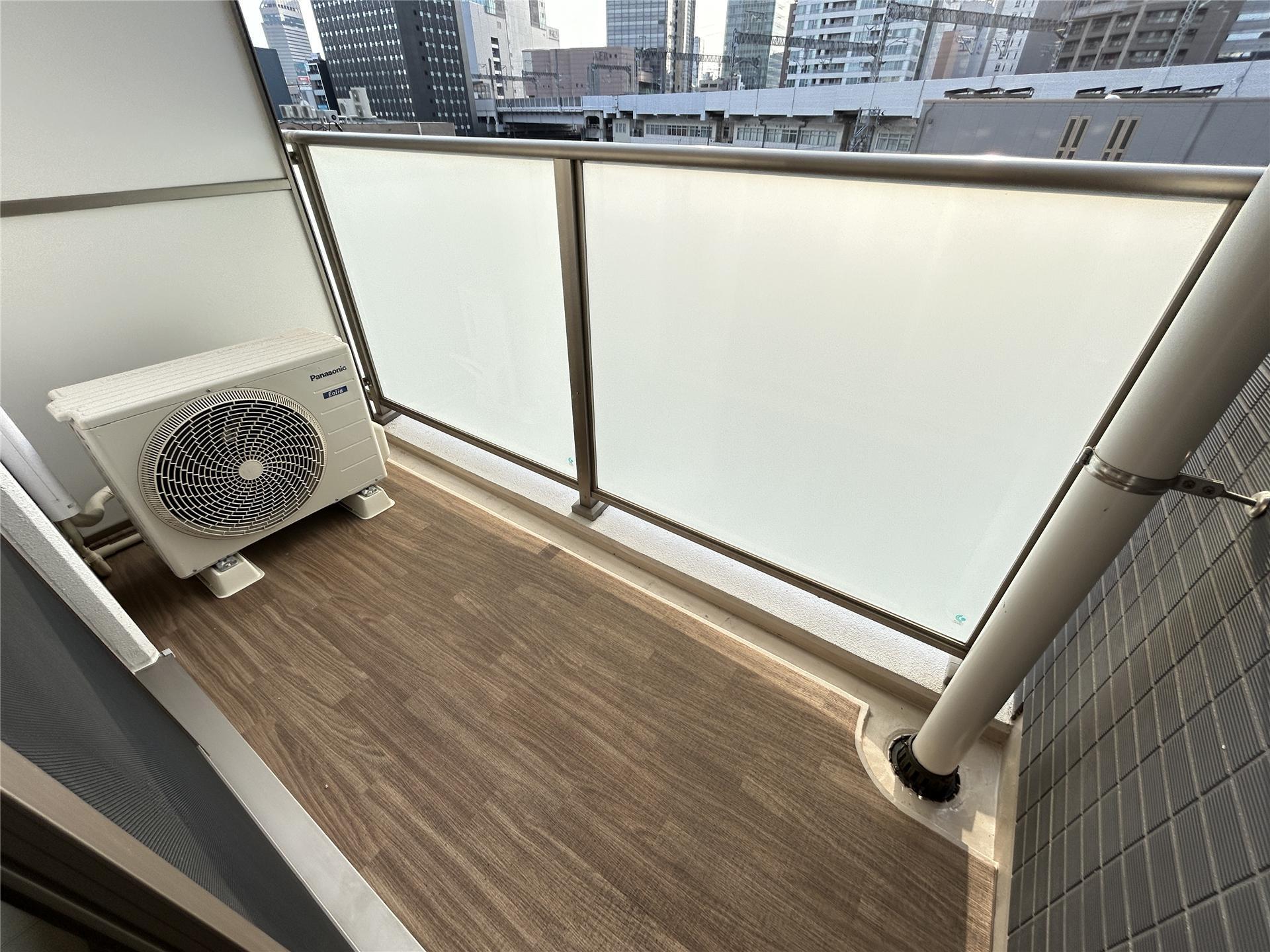 バルコニー　日差しの差し込むベランダです