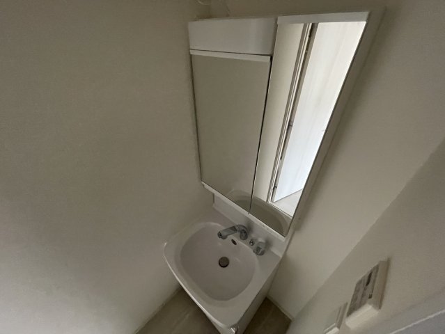 洗面設備　同物件別部屋写真