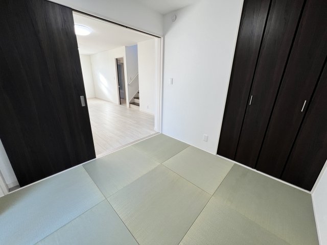 居室・リビング　写真は同じタイプの１号棟です