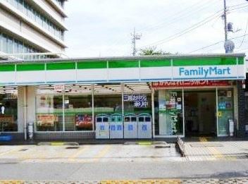 コンビニ　ファミリーマート　弦巻駒留通り店（コンビニ）まで1032m
