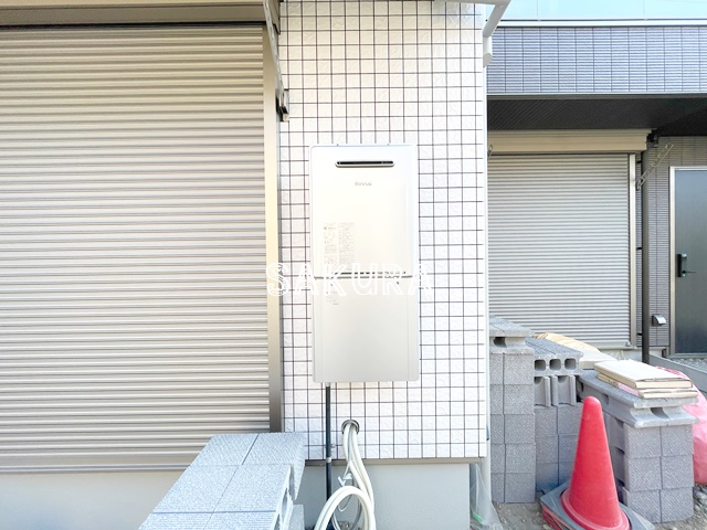 エントランス　重厚感のある建物デザイン♪