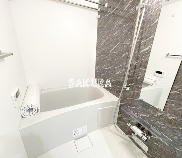 バス・シャワールーム　雨の日でも安心の浴室乾燥機付きです♪