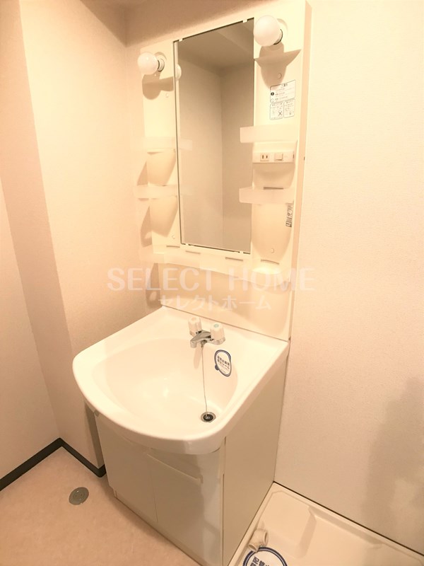 洗面設備　独立洗面台あり、毎朝おしゃれに忙しい女性の方におすすめです