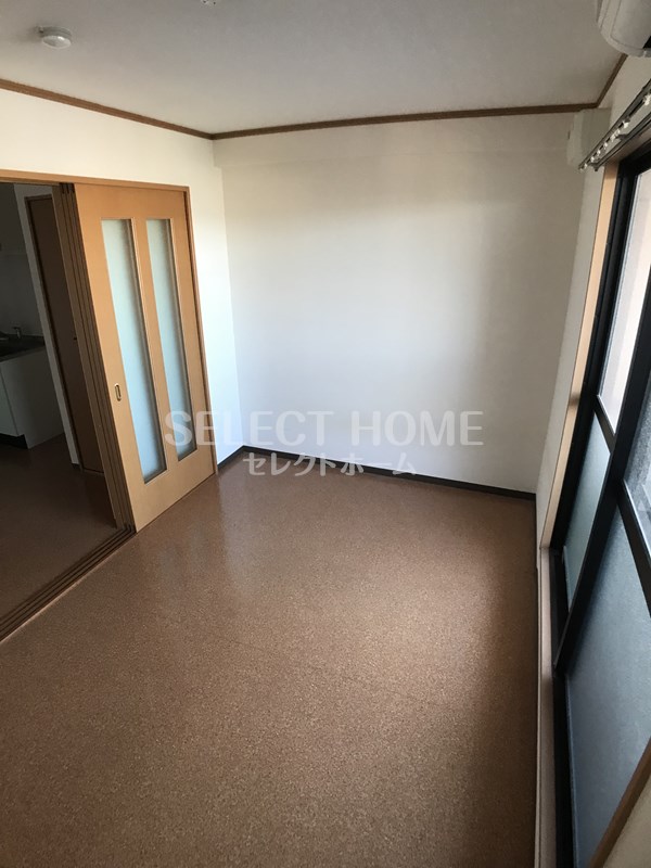 その他部屋・スペース　開放的な寝室です 同型タイプ