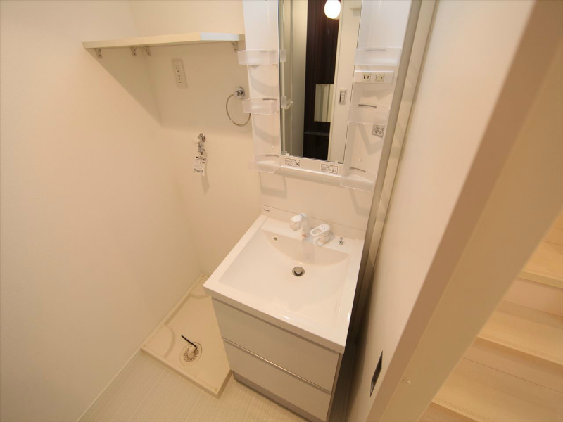 洗面設備　脱衣所　独立洗面台（シャンプードレッサー）洗濯機用意できます