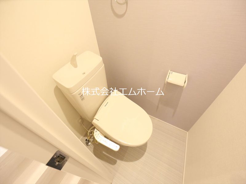 トイレ　温水洗浄暖房便座付トイレ　同型写真