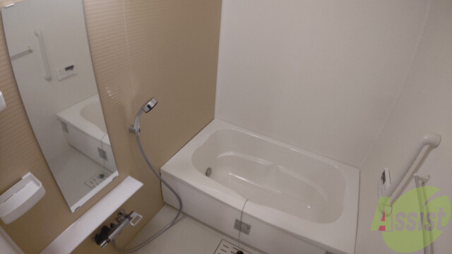 バス・シャワールーム　清潔感のある浴室ですね。機能性も使い勝手も良さそうです。