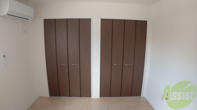 収納　洋室にある収納スペースは十分な広さがあると思います。