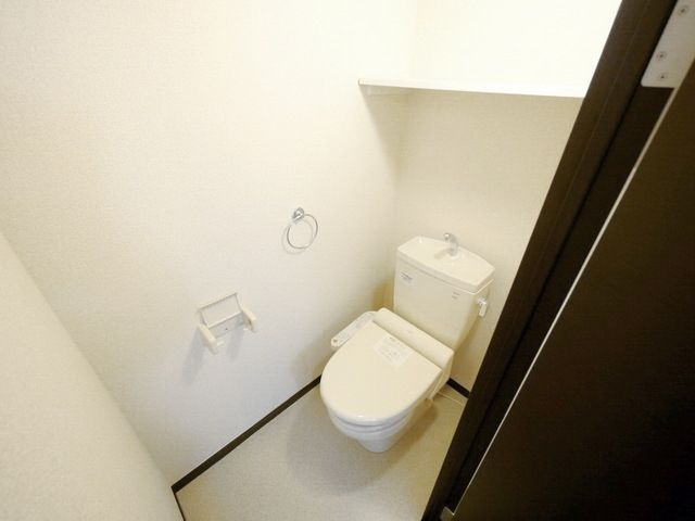 トイレ　温水洗浄便座