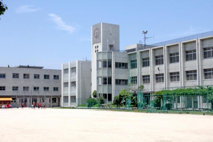 小学校　築港小学校（小学校）まで4871m
