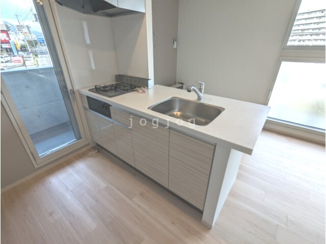 キッチン　リビングへの見通しが良い対面キッチンを採用しています。