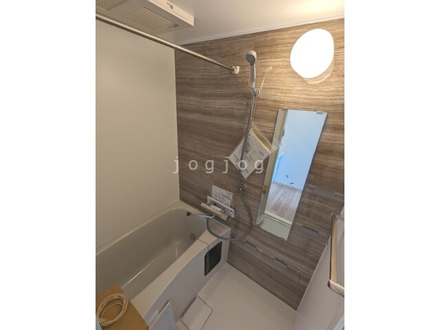 バス・シャワールーム　物干竿を完備しておりご自身でのご用意が不要です。