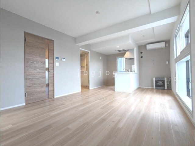 居室・リビング　１３．２帖と広めのリビングです。