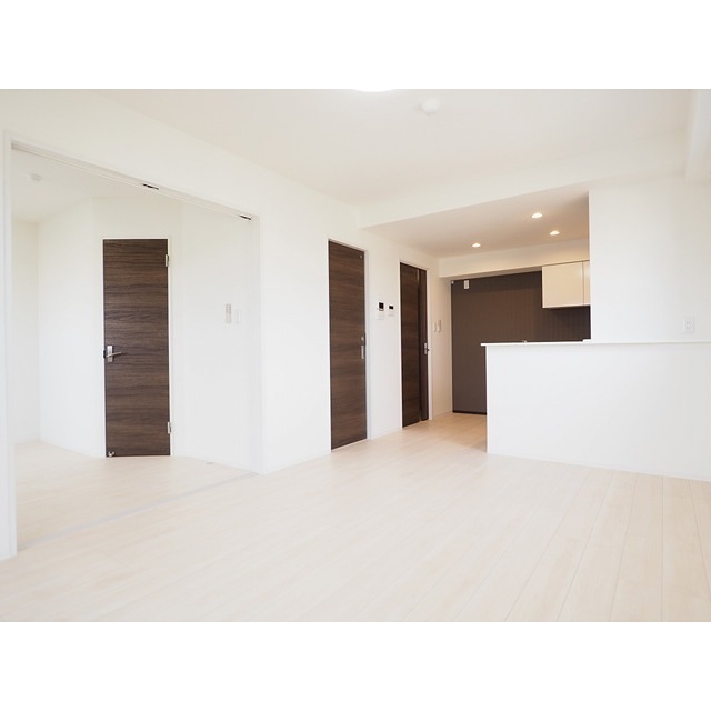 居室・リビング　室内写真は別号室の写真です。