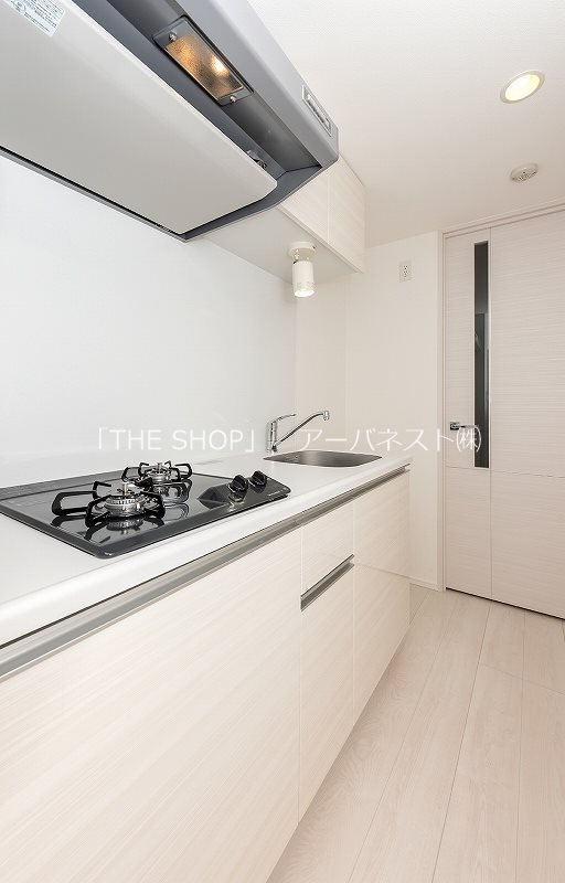 キッチン　２口ガスキッチン・幅広サイズで作業場もしっかり確保！