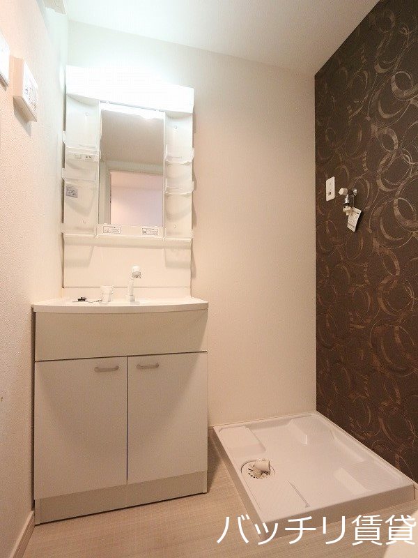 洗面設備　別号室タイプの為、現状を優先致します。