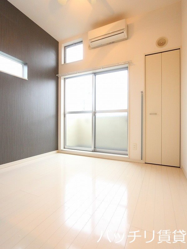 バルコニー　別号室タイプの為、現状を優先致します。