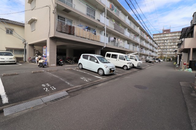 駐車場　敷地内駐車場