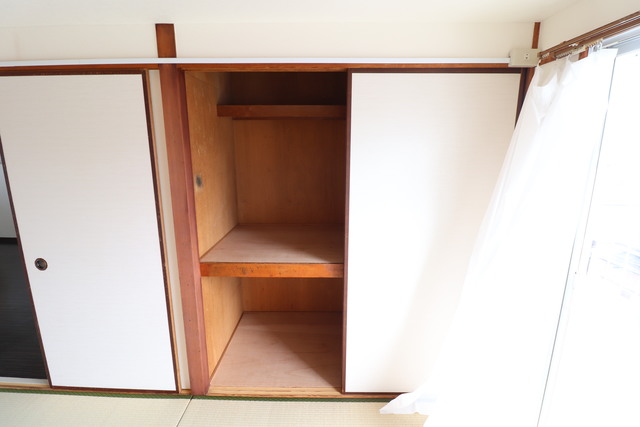 収納　押入