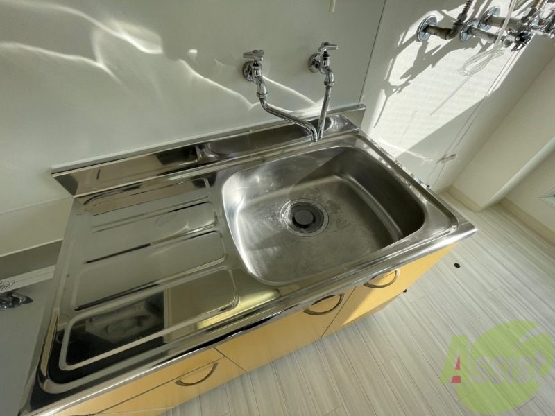 洗面設備　洗い場が大きくて洗い物もしやすそうです。