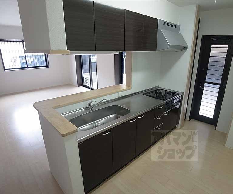 キッチン　カウンターキッチン採用