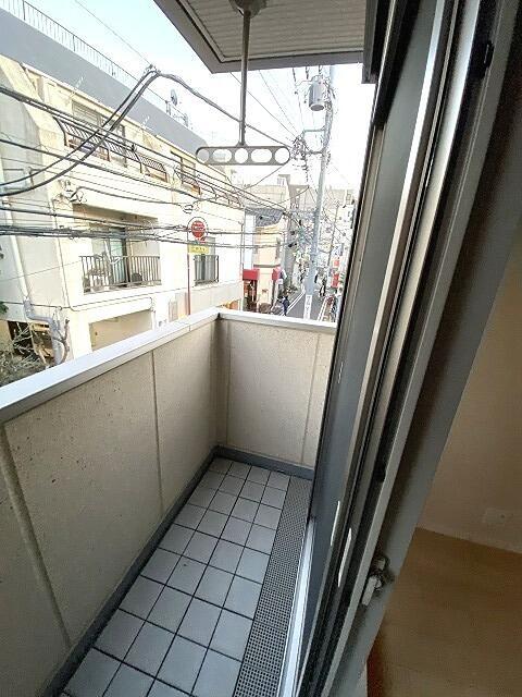 バルコニー　暖かな日差しのふりそそぐバルコニー