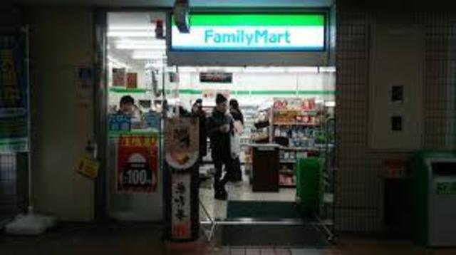 コンビニ　ファミリーマートあべのポンテ店（コンビニ）まで683m