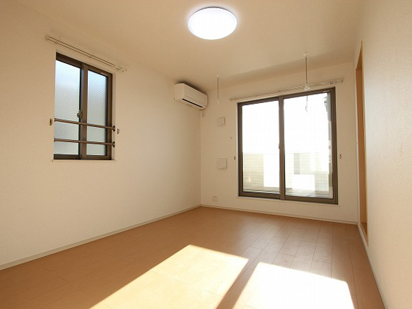 居室・リビング　南西向きのリビングです